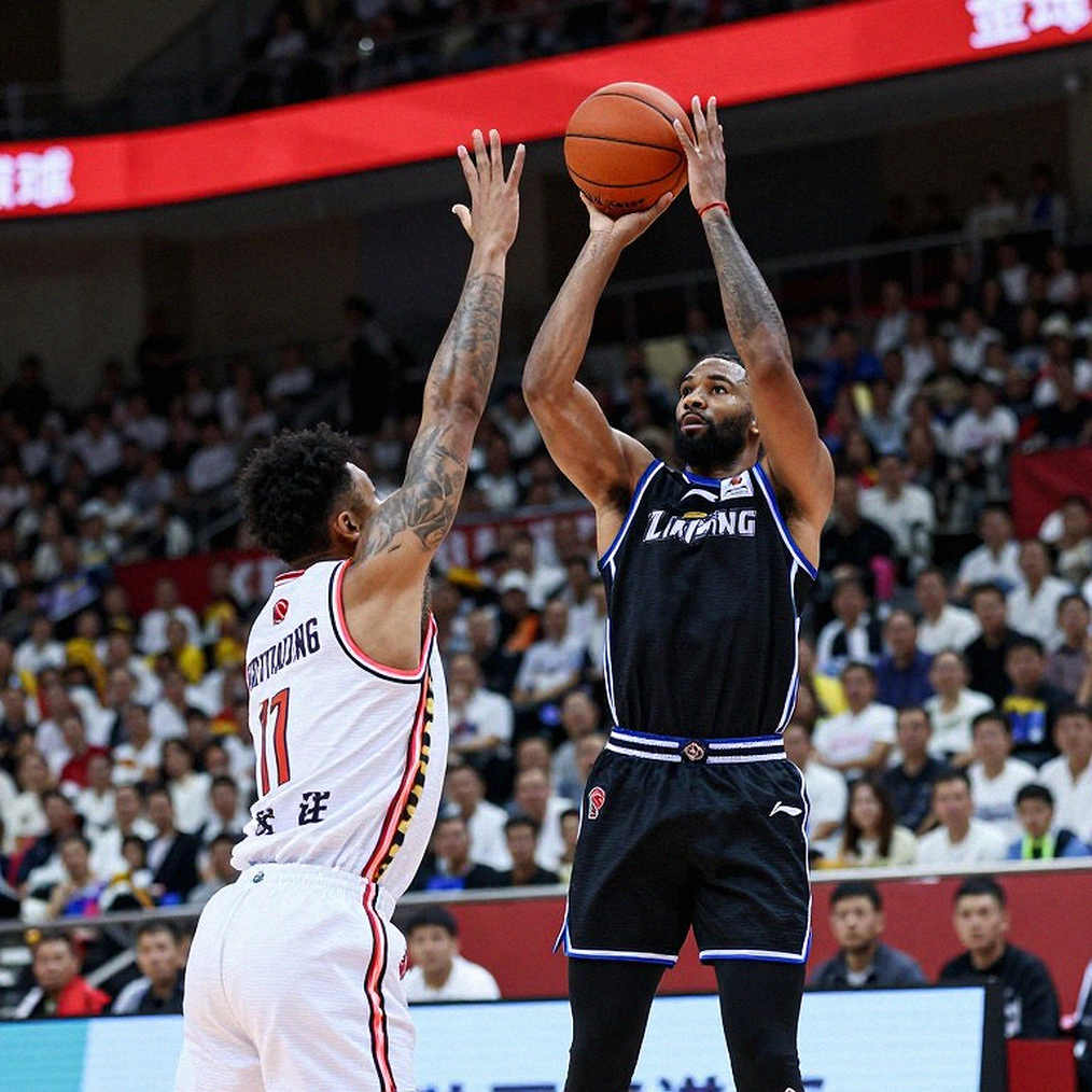 Virtus Bologna hạ Olympiakos ở giây cuối: Marcus Carr và bài toán phụ thuộc trái bóng