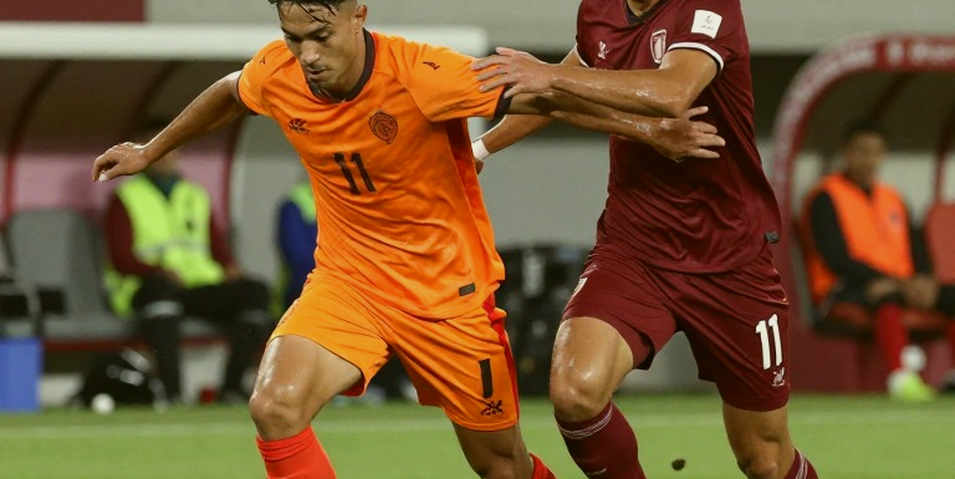 Va chạm Van Bommel – Bouwman: Derksen lên tiếng giữa cơn bão truyền thông Hà Lan