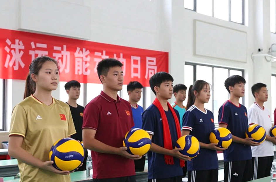 Va chạm Van Bommel – Bouwman: Derksen lên tiếng giữa cơn bão truyền thông Hà Lan