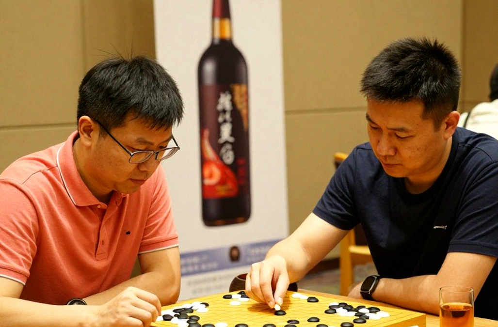 Nước cờ lạc nhịp: Khi tiêu đề nói về Benko Gambit còn thân bài bán... máy chạy cờ