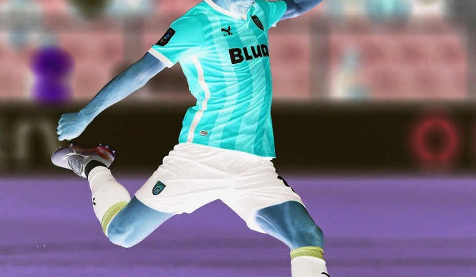 Ngọc Tân nghỉ 4 tuần sau pha vào bóng của Văn Hậu: Lỗ hổng V.League không nằm ở tấm thẻ đỏ Ngọc Tân nghỉ 4 tuần sau pha vào bóng của Văn Hậu: Lỗ hổng V.League không nằm ở tấm thẻ đỏ