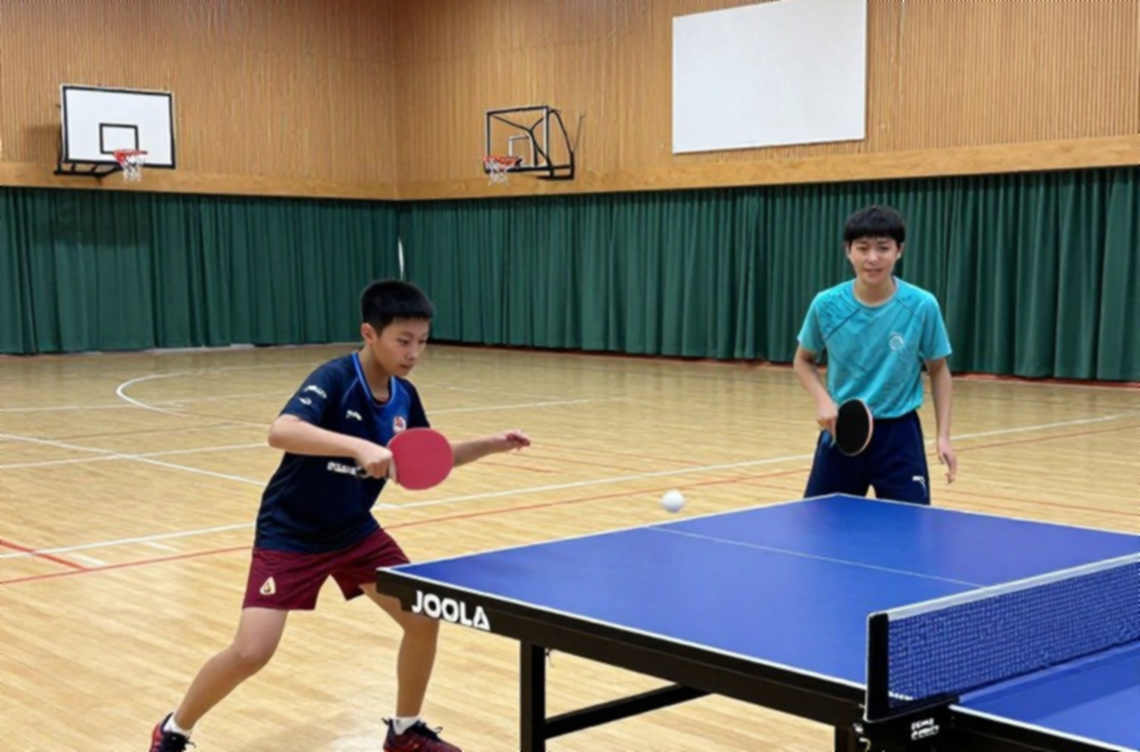 Bản tin Table Tennis England 2026/26: Nhìn từ xa để hiểu vì sao một quốc gia không mạnh về kỹ thuật lại đang chơi bài chiến lược ở cấp độ khác