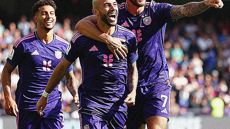 Hai tân binh Việt kiều của đội tuyển Việt Nam: một trung vệ đã qua cửa FIFA và một tiền đạo cao 1m90