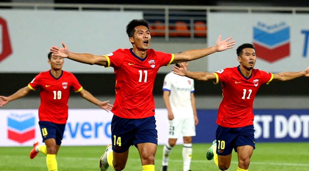 Mees Hilgers trở lại sau 509 ngày: 30 phút trong trận khép kín và canh bạc của SC Heerenveen