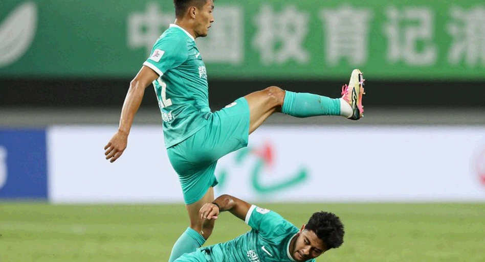 Băng đội trưởng của Kevin Diks và câu trả lời hướng về Singapore